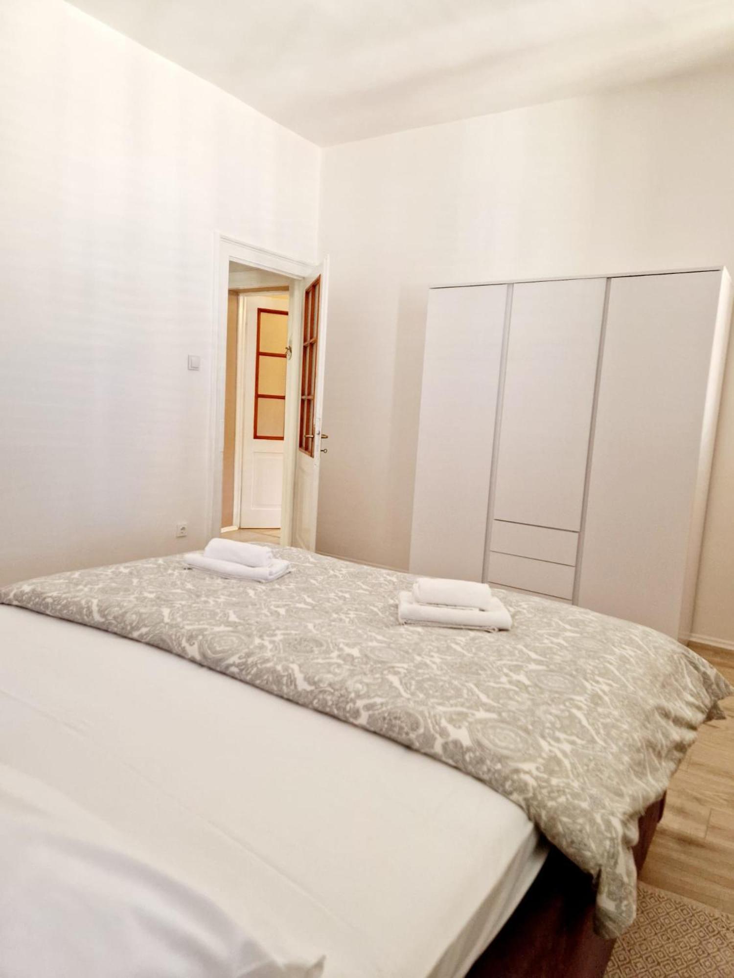 Apartment Pape Split Exterior photo